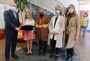 3 Minka Lavrič, župan Đenio Zadković, Dorotea Kralj, Ingrid Poropat, Marjetka Zadnjik Rostan - predaja ključa